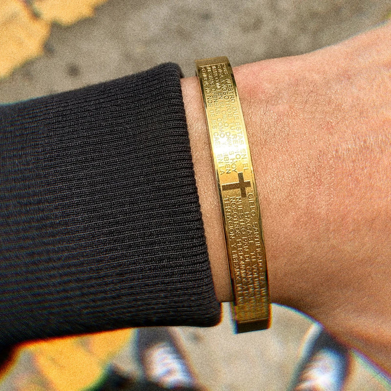 Pulseira Com Cruz e Pai Nosso,Ouro Cubano aço inoxidável Banhado a Ouro escritura Latim.