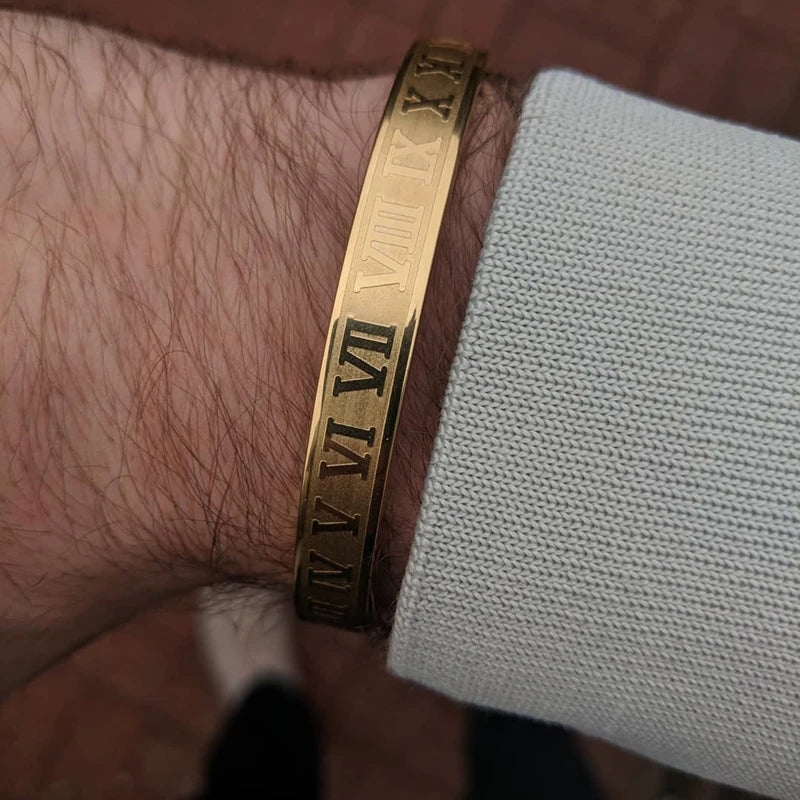 Pulseira de Luxo Numeral Romano, Ouro Cubano de aço inoxidável.